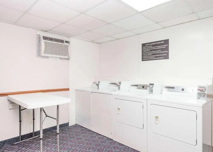 Super 8 By Wyndham Hotel 2*