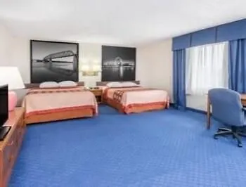 Super 8 By Wyndham Hotel