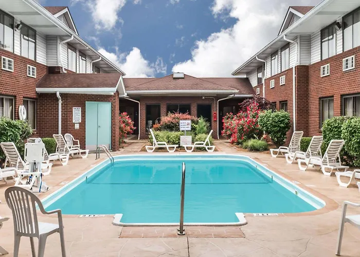 Super 8 By Wyndham Hotel